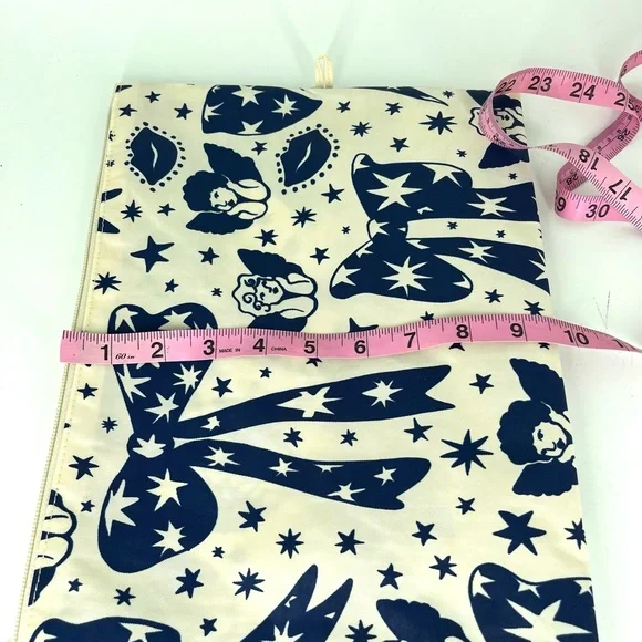 Baggu Spring 2024 Cream & Navy Cherub Bow Pattern Large Go Pouch NWOT - Picture 8 of 8